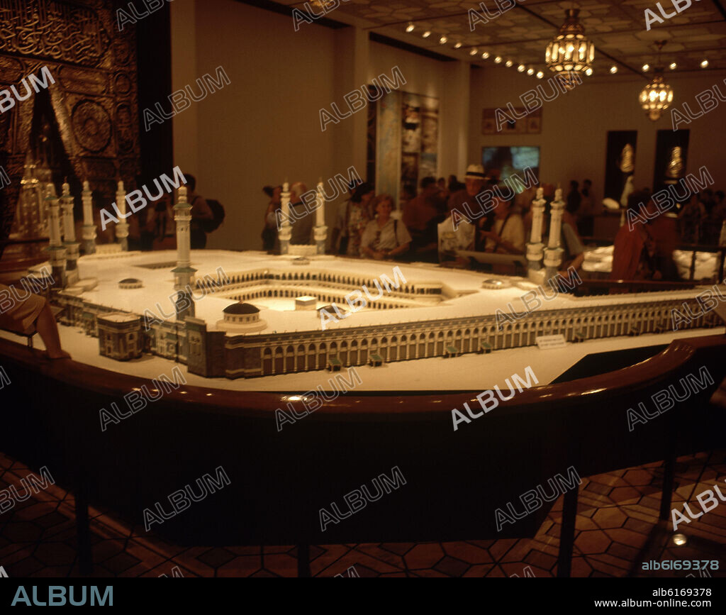 MAQUETA DE LA MEZQUITA MASYID AL-HARAM EN LA MECA - PABELLON ARABIA SAUDI.