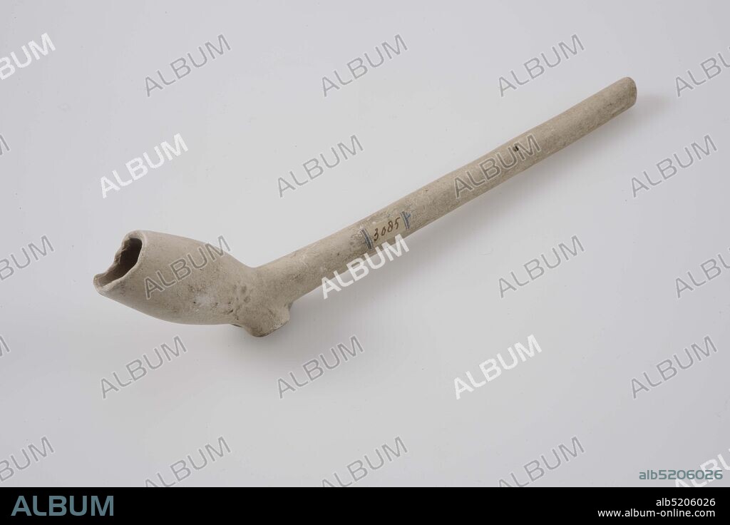 pipe (smoking utensils), Anonymous, 17th century, General: 3.7 x 1.8 x 15.5cm (37 x 18 x 155mm), Tobacco pipe made of white pipe clay with a simple decoration of a flower on both sides, embossed 1887.