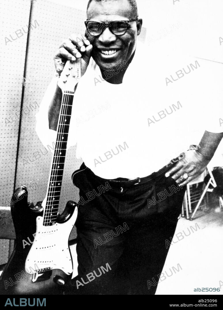 El músico Chester Arthur Burnett conocido como Howlin' Wolf. Años 60.