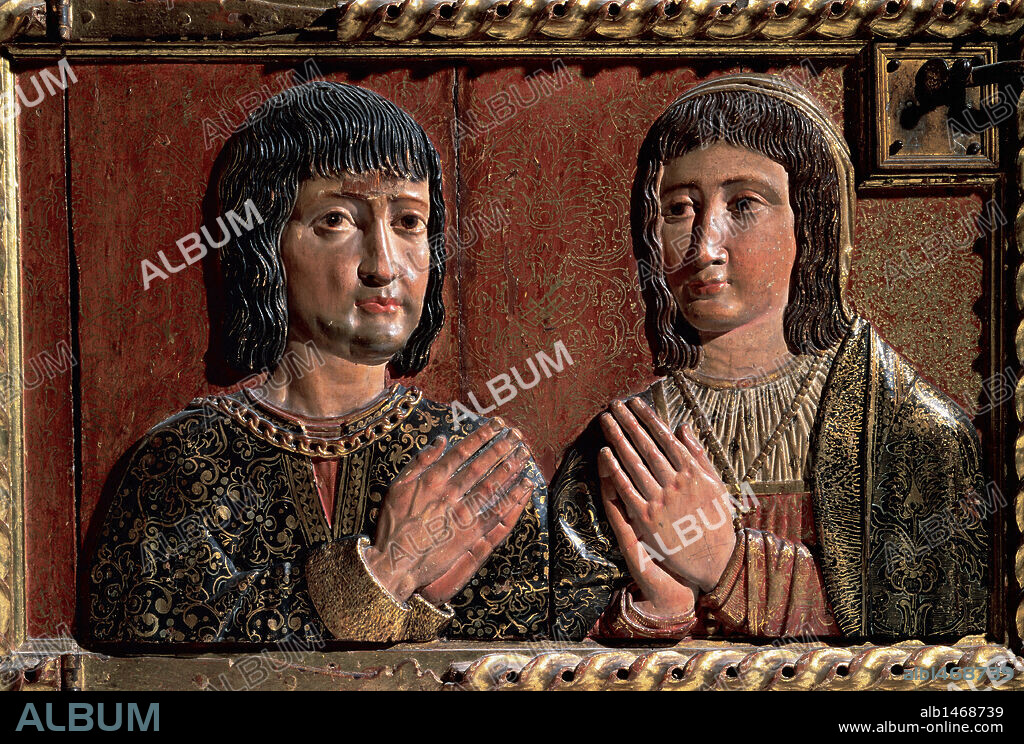 REYES CATOLICOS. ISABEL I (Madrigal, 1451-Medina del Campo, 1504) y FERNANDO II (Sos, 1452-Madrigalejo, 1516). Relieve de los reyes en madera dorada policromada del RETABLO-RELICARIO realizado por el escultor español Alonso DE MENA (1587-1646) en 1630-1632. CAPILLA REAL. GRANADA. Andalucía. España.