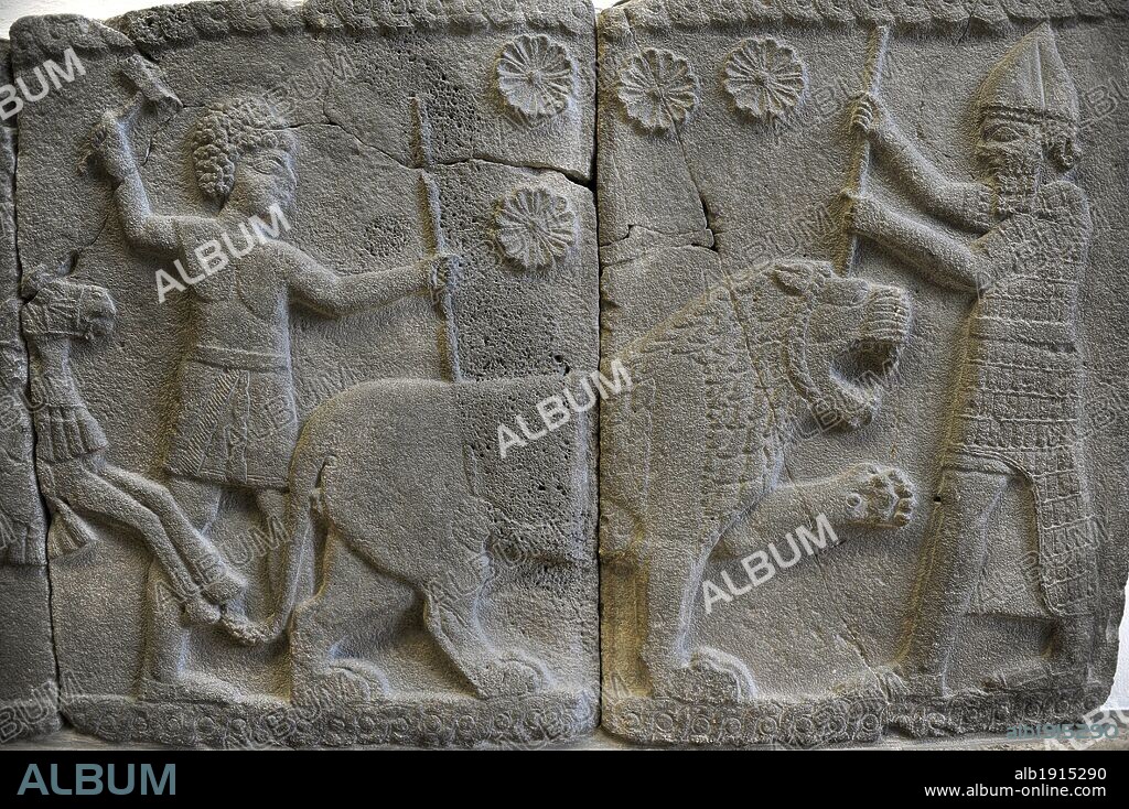 ARTE HITITA. TURQUIA. Ortostato con relieves con la representación de una escena de una cacería de un león. Pieza procedente de Samal o Sama'al (Zincirli). S. VIII a. C. Turquía. Museo de Pérgamo. Berlín. (Isla de los Museos). Alemania. Europa.