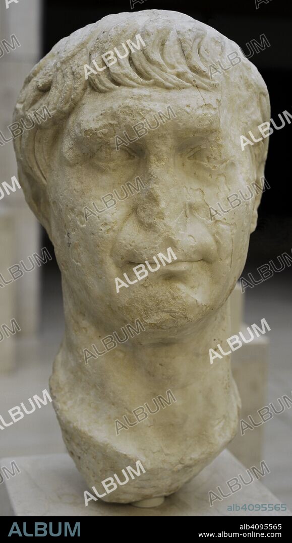 Trajano (Marco Ulpio Trajano) (53-117). Emperador romano de la Dinastía Antonina. Busto en mármol. Principios del siglo II. Museo Arqueológico Nacional. Madrid. España.