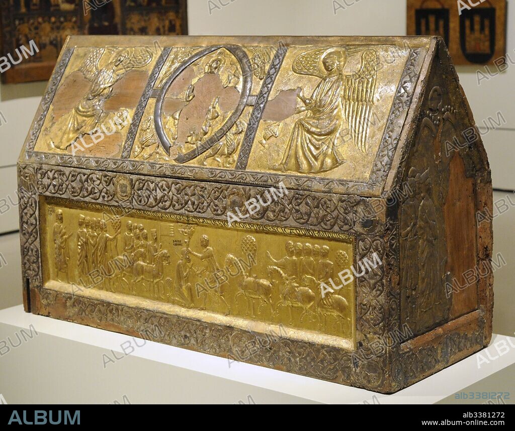 Urna-relicario de San Cándido, 1292. Anónimo. Gótico. Madera con relieves de estuco, dorado con pan de oro. Procede del Monasterio benedictino de Sant Cugat del Vallés, provincia de Barcelona. Museo Nacional de Arte de Cataluña. Barcelona. Cataluña. España. Reliquary urn of Saint Candidus, 1292. Anonymous. Gothic. Wood in stucco reliefs with gold leaf. From the Benedictine Monastery of Sant Cugat del Valles, Barcelona province. National Art Museum of Catalonia. Barcelona. Catalonia. Spain.