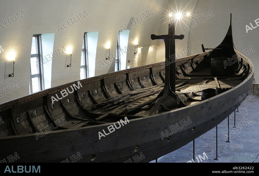 Gokstad ship. Funerary ship, dated in the 890 AD. Oak wood. Found in Sanderfjord, Vestfold. Viking Ship Museum. Oslo. Norway.