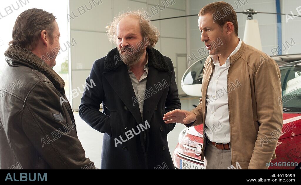 DANY BOON and PHILIPPE KATERINE in LE LION, 2020, directed by LUDOVIC COLBEAU-JUSTIN. Copyright MONKEY PACK FILMS/TF1/PATHE/ARTEMIS PROD/CANAL+/CINE+/TMC / LEROY, JEAN MARIE.