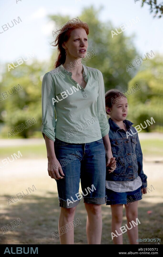 JESSICA CHASTAIN and TOVA STEWART in TAKE SHELTER, 2011, directed by JEFF NICHOLS. Copyright GROVE HILL PRODUCTIONS / GARDNER, SCOTT.