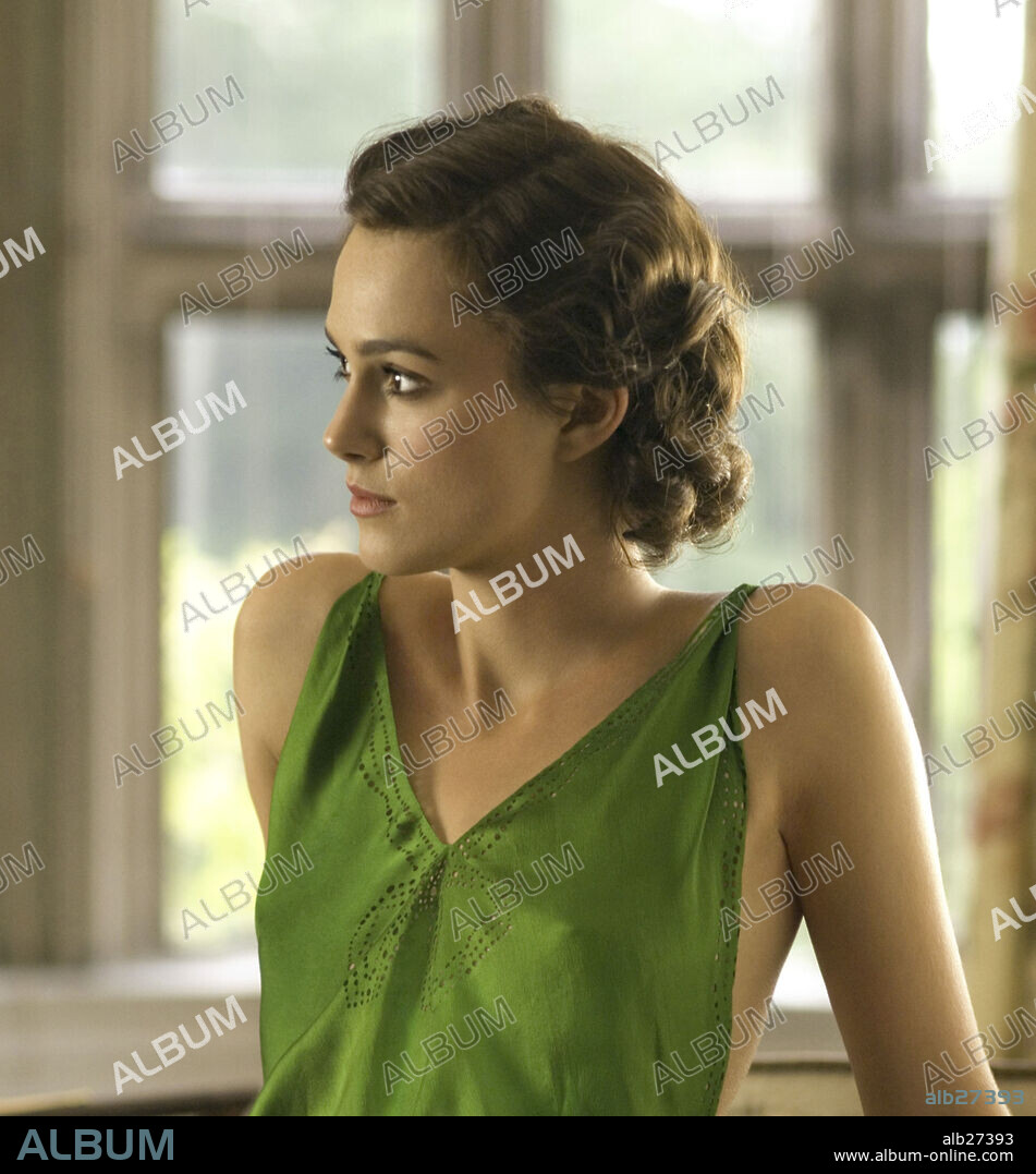 KEIRA KNIGHTLEY en EXPIACION: MAS ALLA DE LA PASION, 2007 (ATONEMENT), dirigida por JOE WRIGHT. Copyright WORKING TITLE FILMS / BAILEY, ALEX.