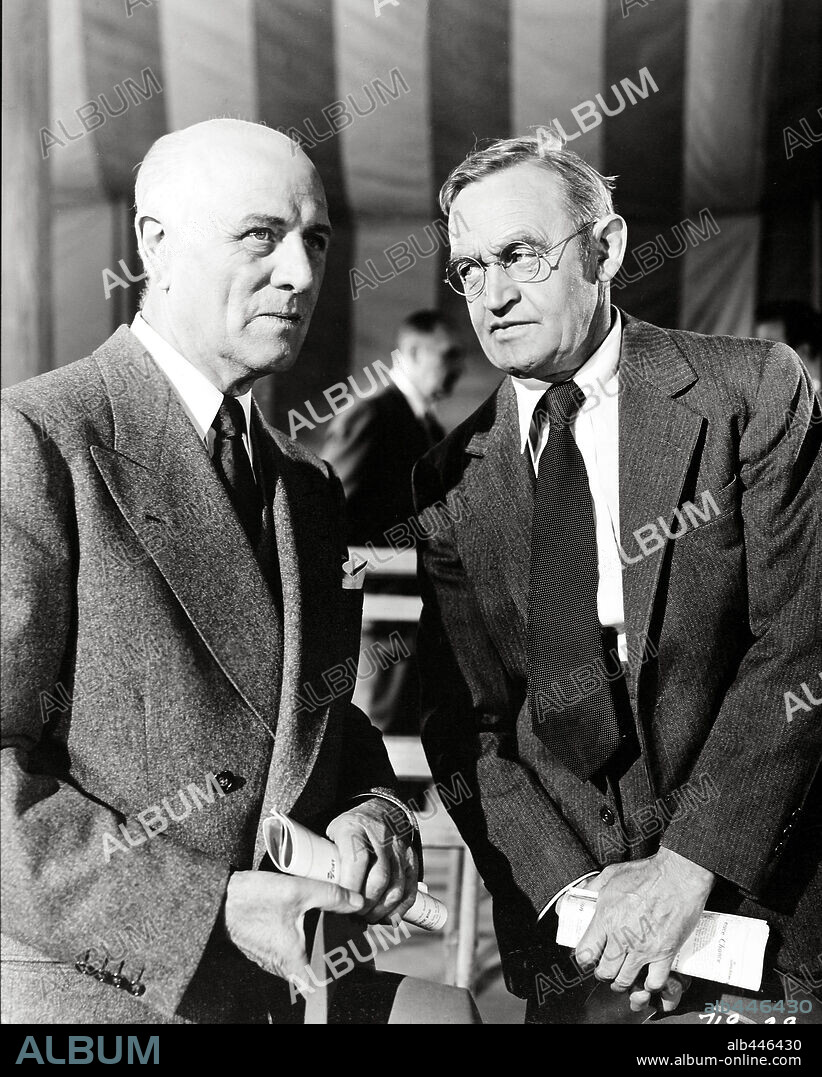 BARRY FITZGERALD and MORONI OLSEN in THE STORY OF SEABISCUIT, 1949, directed by DAVID BUTLER. Copyright WARNER BROTHERS.