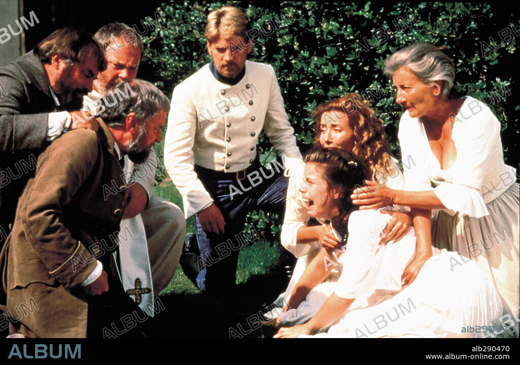EMMA THOMPSON, KATE BECKINSALE et KENNETH BRANAGH dans MUCH ADO ABOUT NOTHING, 1993, réalisé par KENNETH BRANAGH. Copyright RENAISSANCE FILMS.