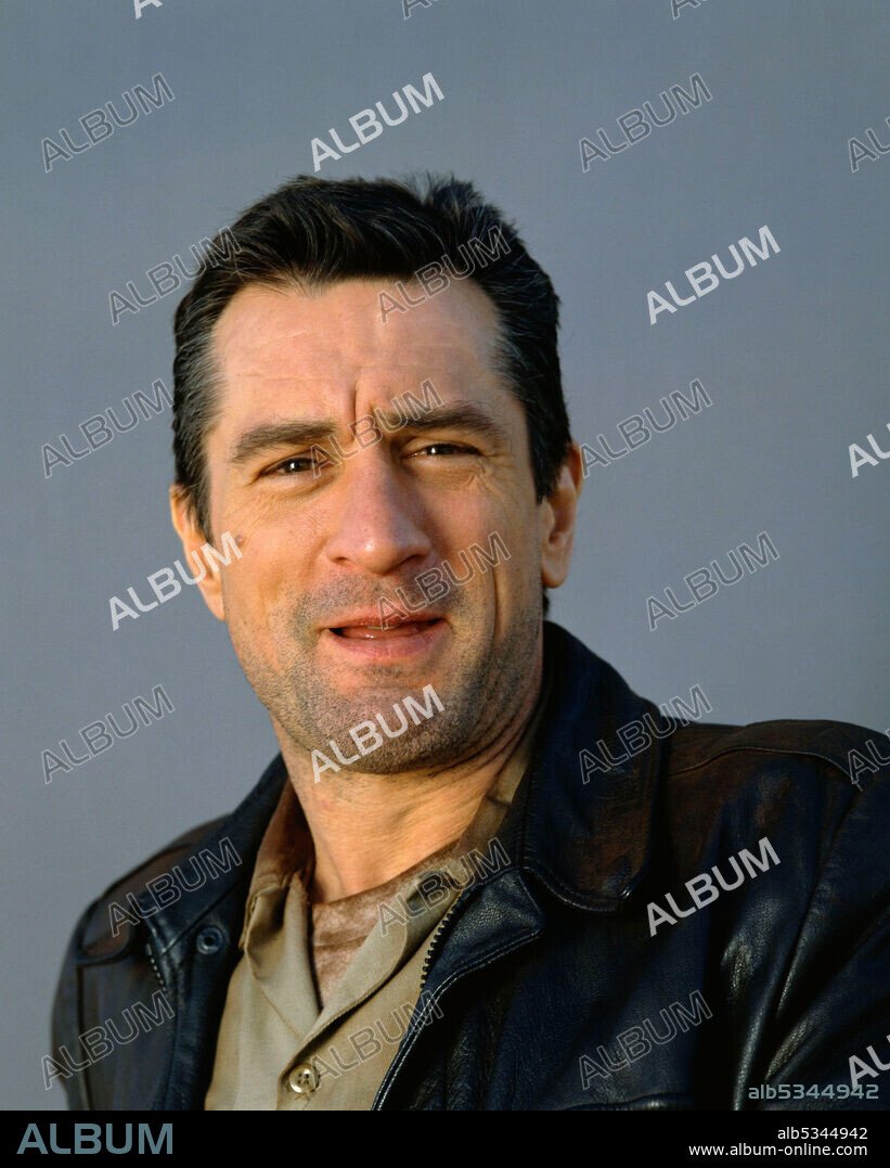 ROBERT DE NIRO en HUIDA A MEDIANOCHE, 1988 (MIDNIGHT RUN), dirigida por MARTIN BREST. Copyright UNIVERSAL PICTURES.