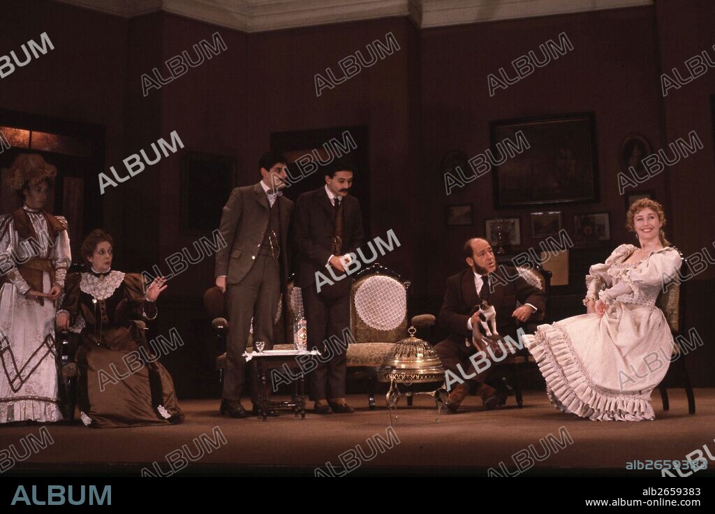 MIHURA , MIGUEL  ESCRITOR ESPAÑOL . MADRID 1905 - 1972  TEATRO." SUBLIME DECISION "  REPRESENTACION TEATRAL EN MADRID  DIRECCION , ANGEL GARCIA MORENO ACTRIZ , VERONICA FORQUE.