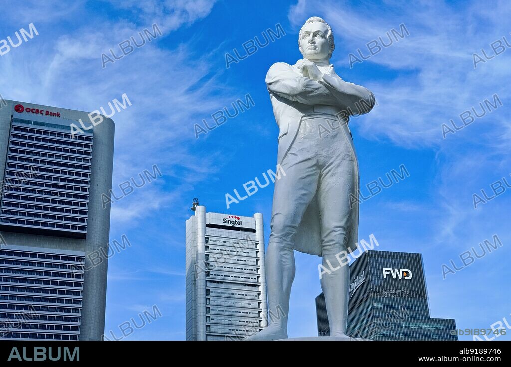 Singapore: Statue of Sir Thomas Stamford Raffles (1781 - 1826) at RafflesÄô Landing Site, Boat Quay, Singapore River. Sir Stamford Raffles was a British statesman, best known for his founding of the city of Singapore (now the city-state of the Republic of Singapore). He is often described as the 'Father of Singapore'. He was also heavily involved in the conquest of the Indonesian island of Java from Dutch and French military forces during the Napoleonic Wars and contributed to the expansion of the British Empire. He was also a writer and a historian who wrote the book ' History of Java' (1817).