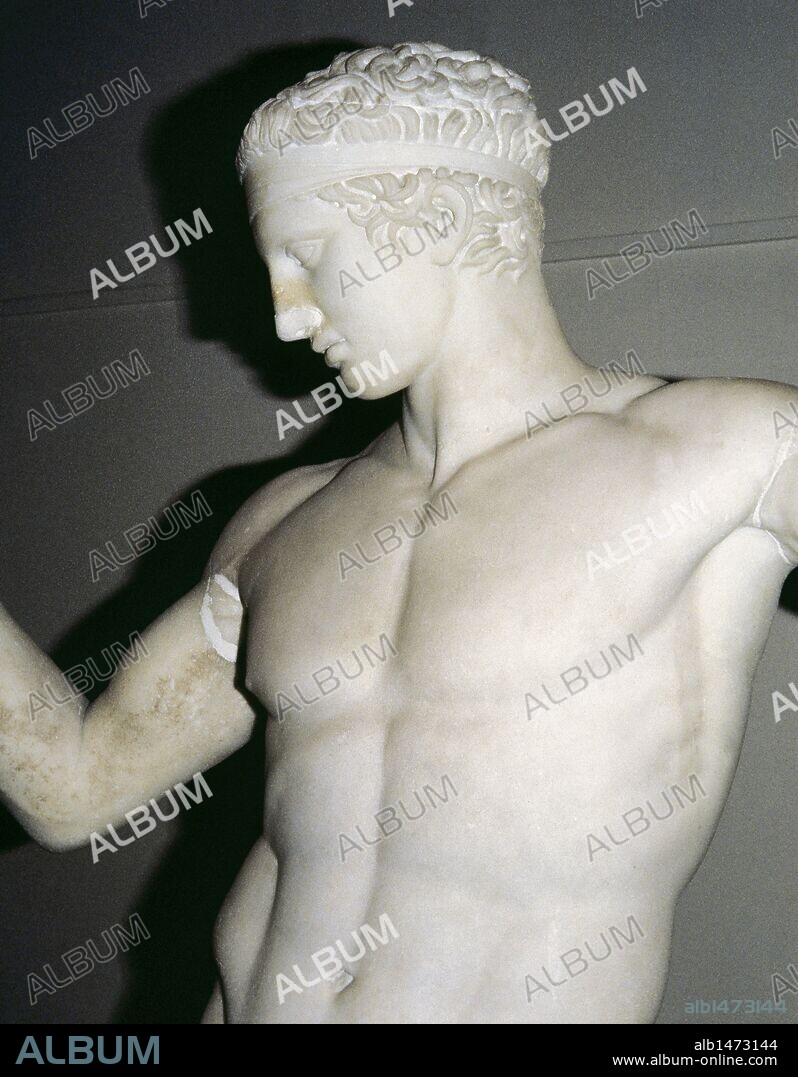 ARTE GRIEGO. EPOCA CLASICA. GRECIA. DIADUMENO. Escultura hallada en Delos, fechada a principios del siglo I aC. Copia de la estatua de bronce de Polícleto (siglo V a. C.) Detalle. Museo Arqueológico Nacional. Atenas.