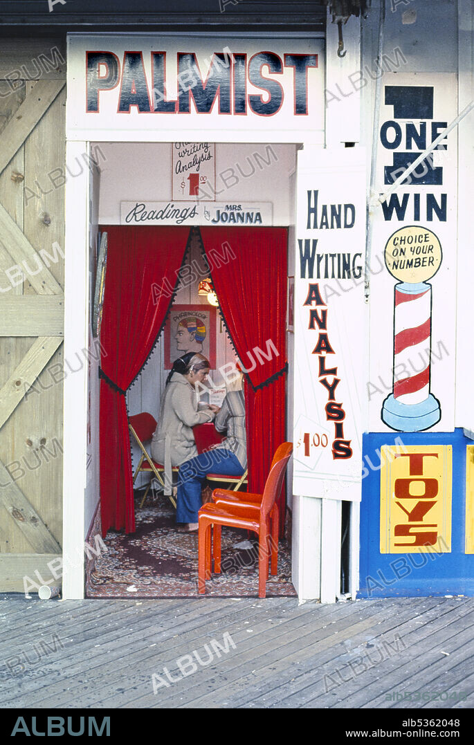 Palmist on Boardwalk, Seaside Heights, New Jersey, USA, John Margolies Roadside America Photograph Archive, 1978.