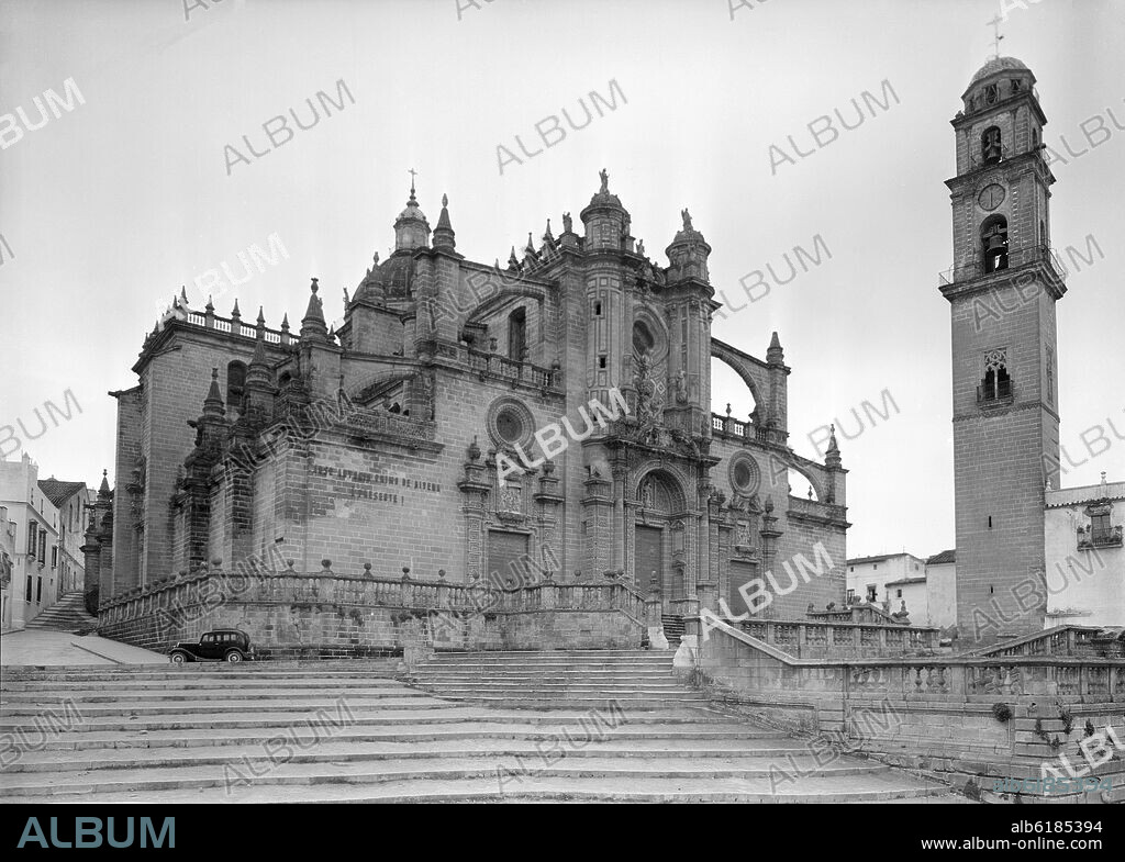 FACHADA DE LA COLEGIATA DE JEREZ DE LA FRONTERA - SIGLO XVII - BARROCO ESPAÑOL - FOTOGRAFIA EN BLANCO Y NEGRO - AÑOS 50 -.