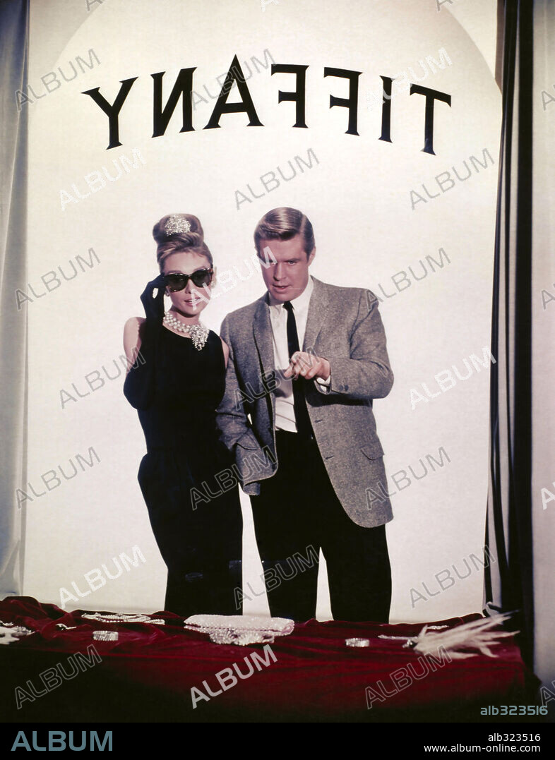 AUDREY HEPBURN y GEORGE PEPPARD en DESAYUNO CON DIAMANTES, 1961 (BREAKFAST AT TIFFANY'S), dirigida por BLAKE EDWARDS. Copyright PARAMOUNT PICTURES.