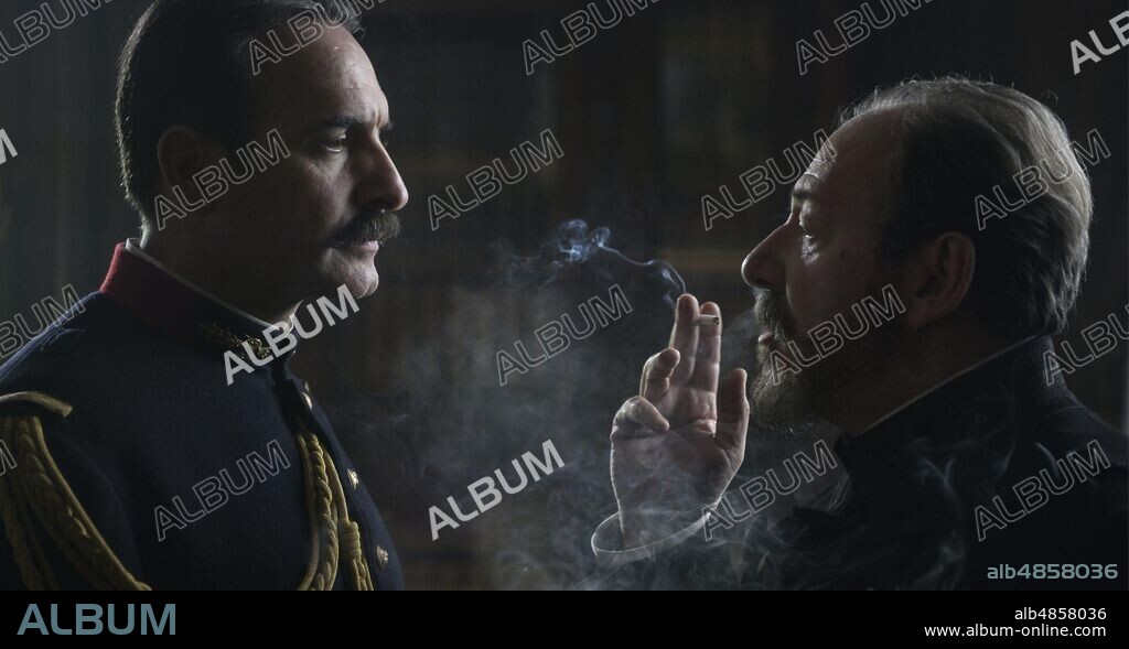 HERVE PIERRE et JEAN DUJARDIN dans J'ACCUSE, 2019, réalisé par ROMAN POLANSKI. Copyright LEGENDE FILMS/R.P. PRODUCTIONS.