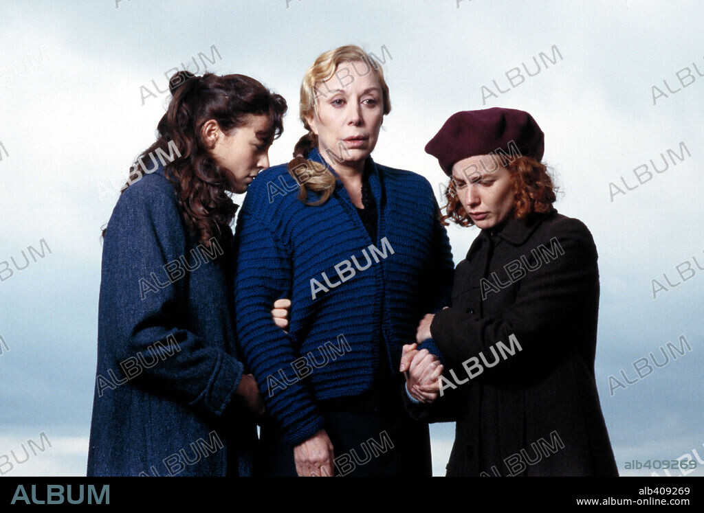LEONOR WATLING y ROSA MARIA SARDA en DESEO, 2002, dirigida por GERARDO VERA. Copyright LOLAFILMS.