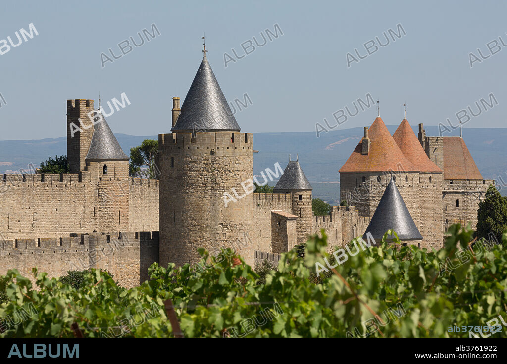 The medieval walled town of Carcassonne, UNESCO World Heritage Site, Languedoc-Roussillon, France, Europe.