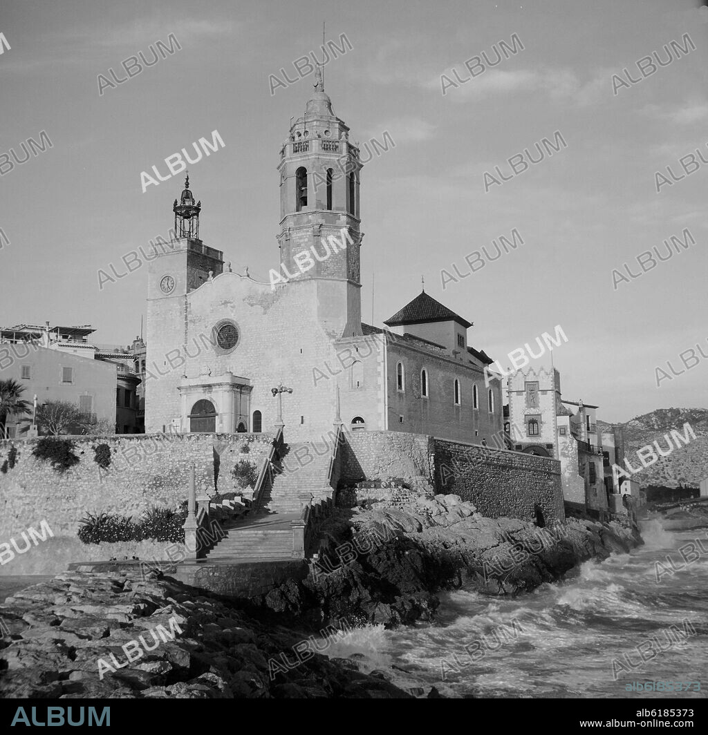 IGLESIA DE SAN BARTOLOME Y SANTA TECLA CONSTRUIDA EN 1672 - FOTOGRAFIA EN BLANCO Y NEGRO - AÑOS 50.