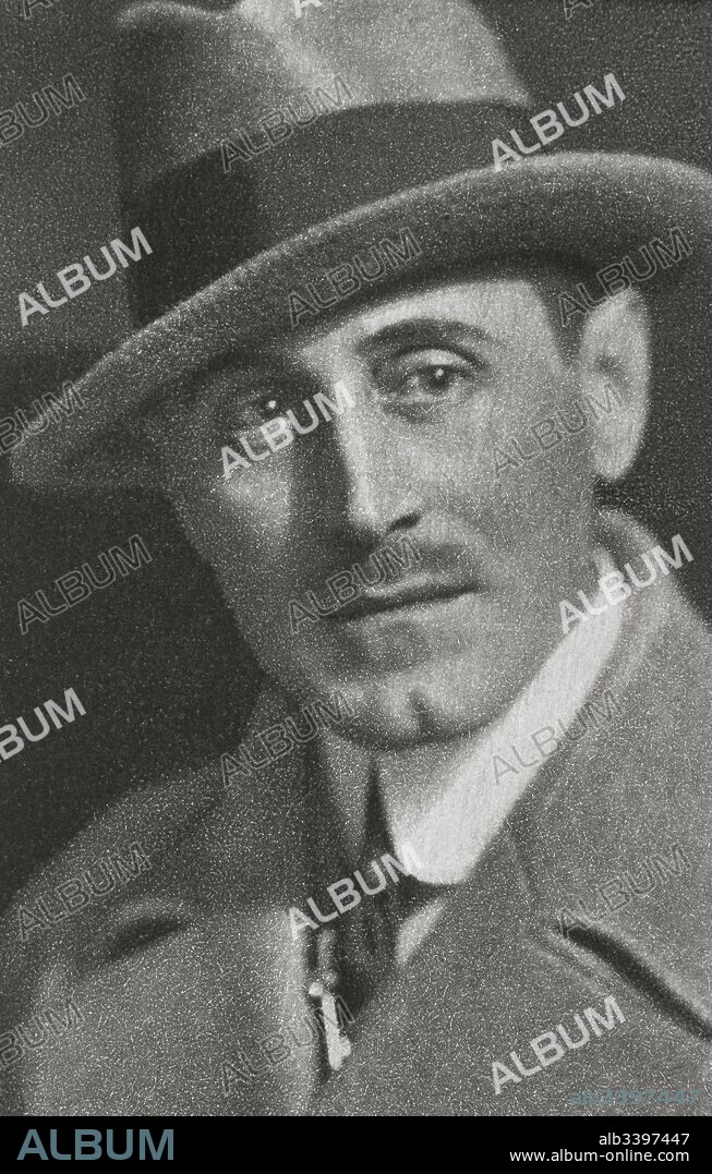 Eusebi Bertrand i Serra (Barcelona,1877-Barcelona, 1945). Industrial y político. Fue uno de los fundadores de la Lliga Regionalista. Gran aficionado a la música presidió la Junta directiva del Gran Teatro del Liceo de Barcelona. Fue muy importante su industria textil algodonera.