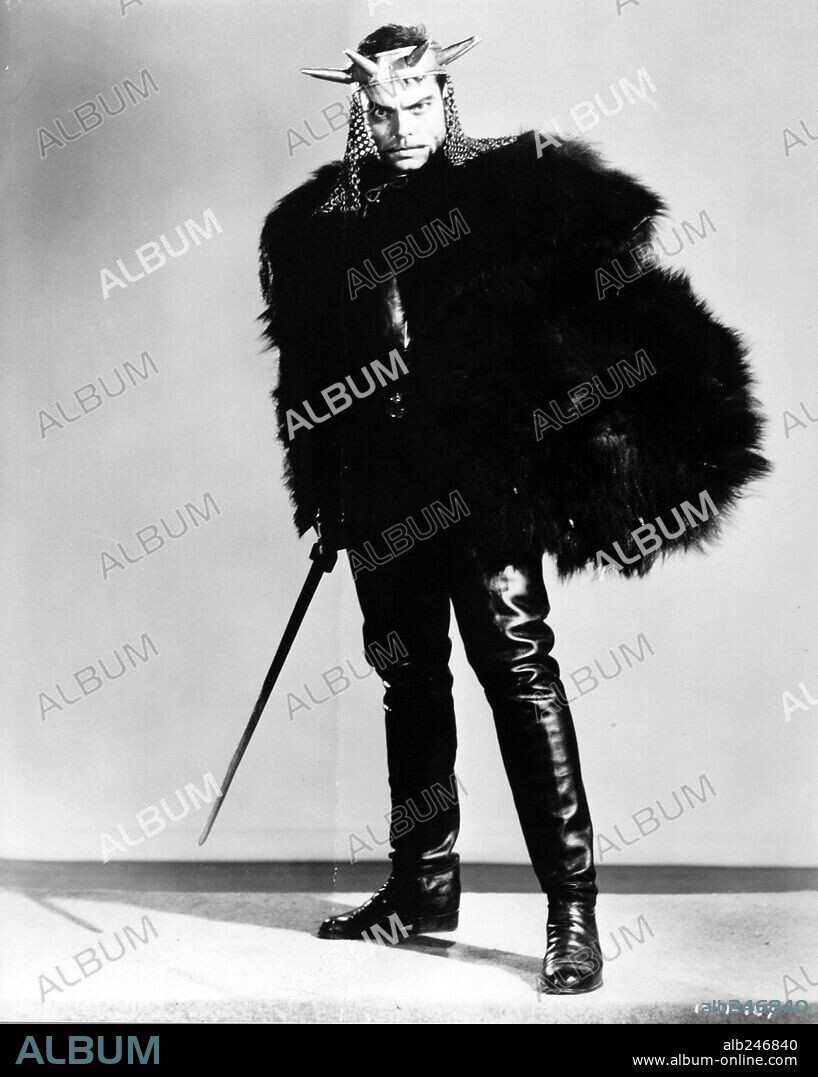 ORSON WELLES en MACBETH, 1948, dirigida por ORSON WELLES. Copyright REPUBLIC PICTURES.