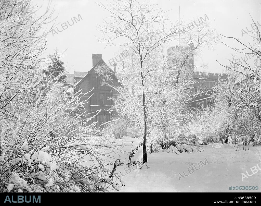 James E. Scripps house in snow, Detroit, Mich., between 1900 and 1905.
