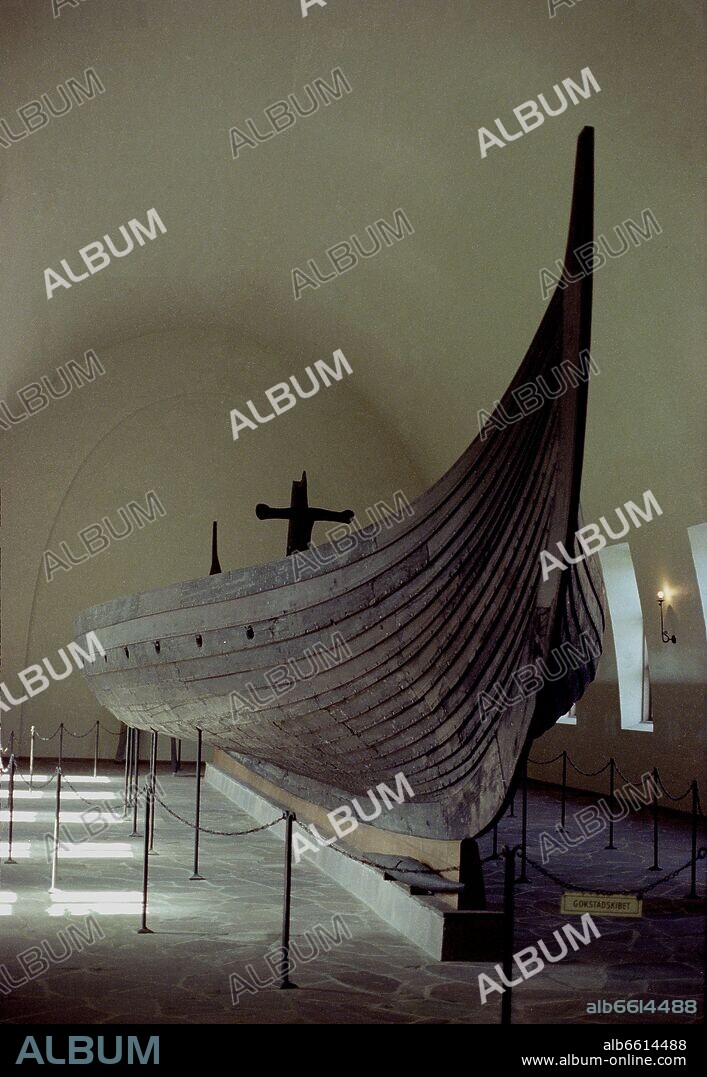 NAVE DE GOKSTAD - BARCO VIKINGO DE CEREMONIA DE 23 METROS DE LONGITUD QUE SIRVIO DE TUMBA A UN JEFE DEL SIGLO IX.