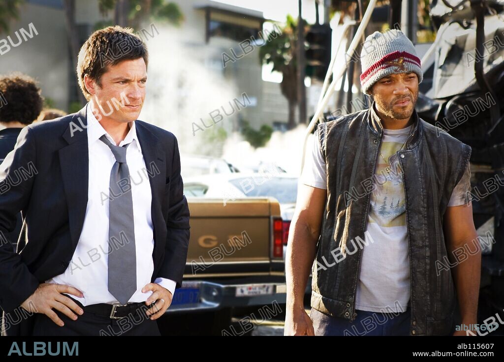 JASON BATEMAN und WILL SMITH in HANCOCK, 2008, unter der Regie von PETER BERG. Copyright FORWARD PASS/OVERBROOK ENTERTAINMENT.
