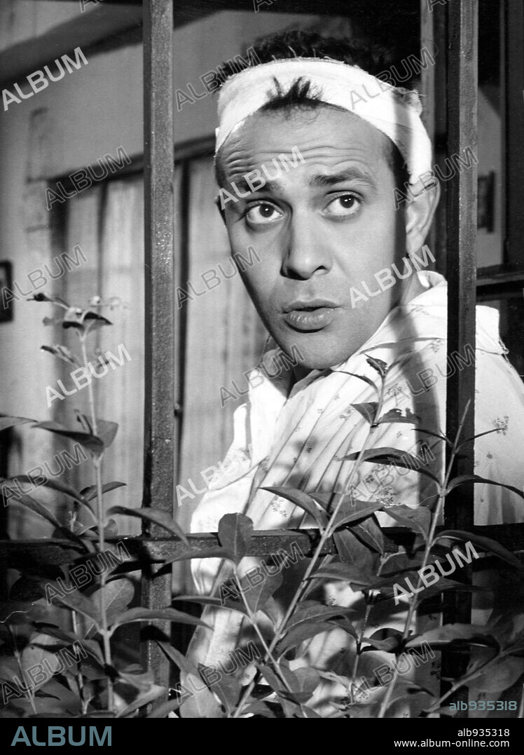 JOSE LUIS OZORES en EL APRENDIZ DE MALO, 1958, dirigida por PEDRO LAZAGA. Copyright HISPAMEX FILMS.