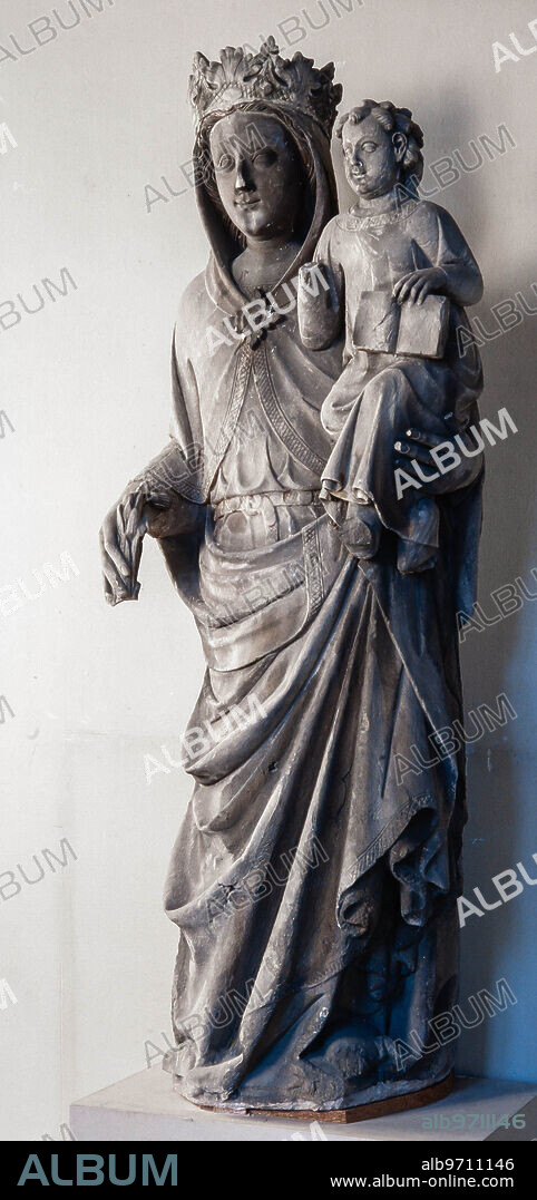 Virgen, atribuido a Jordi de Déu, último cuarto del siglo XIV, 120 x 46 x 31 cm. MEV 911. Museo de Arte Medieval de Vic.