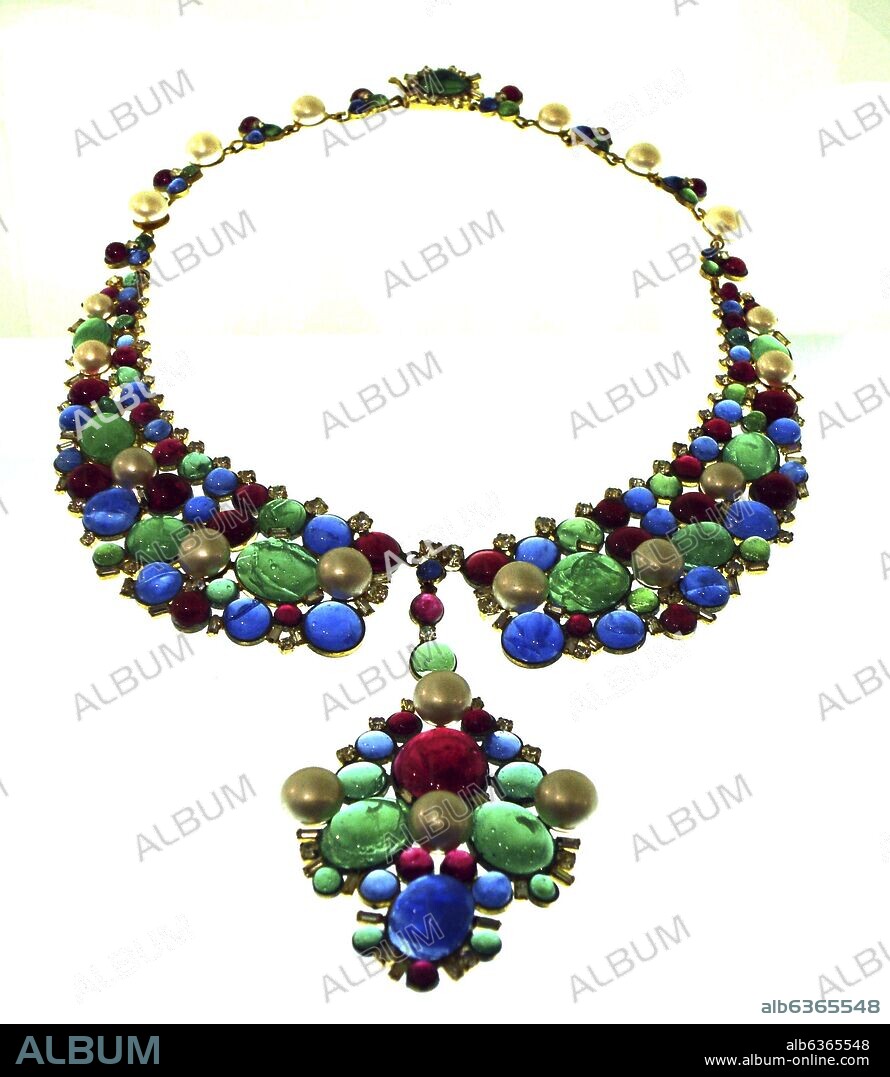 COLLAR PROCEDENTE DE FRANCIA - 1950 - BISUTERIA - DISEÑO DE CHANEL.