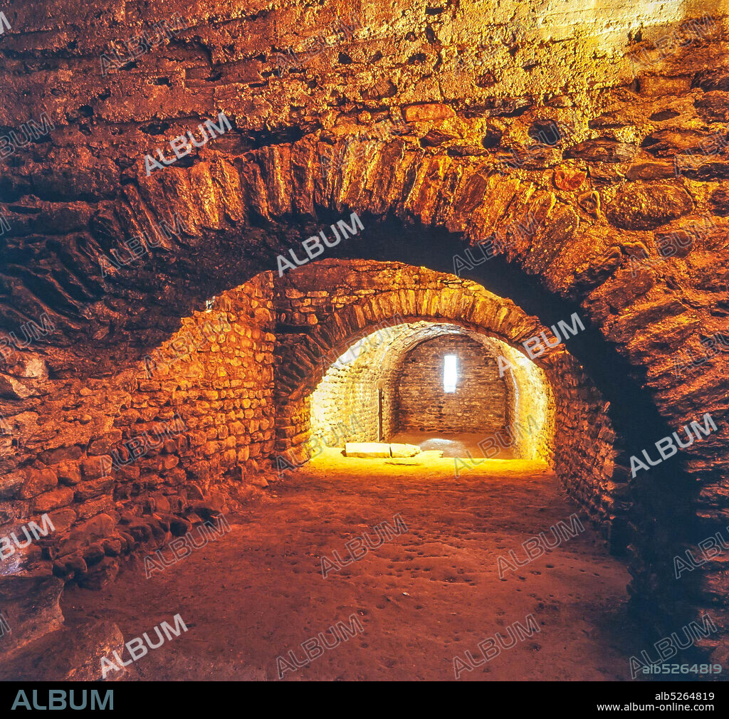 Dependencias de la cripta de la Abadía de San Miguel de Cuixá, abadía benedictina fundada en el siglo IX en la localidad de Codalet, Francia.