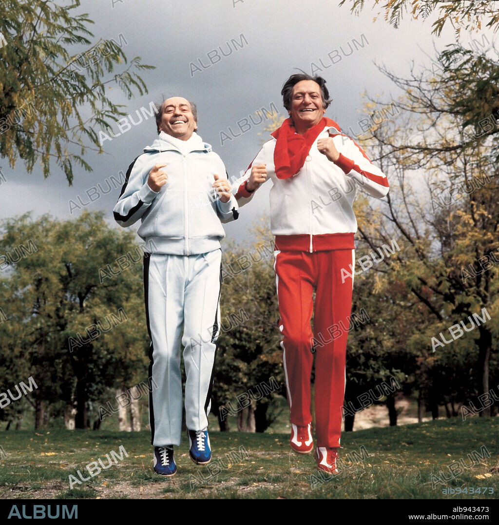ALBERTO CLOSAS y JOSE LUIS LOPEZ VAZQUEZ en FAMILIA, BIEN, GRACIAS, LA, 1979. Copyright IMPALA FILMS.