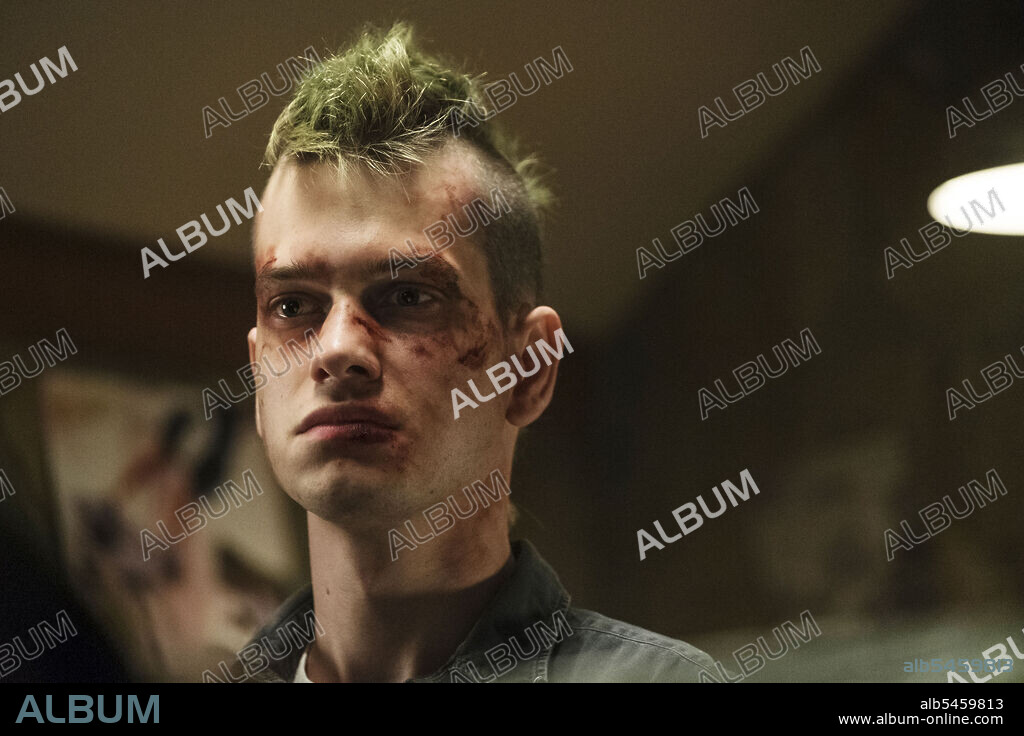 LIAM JAMES en CLASE LETAL, 2018 (DEADLY CLASS), dirigida por ADAM KANE, AMI CANAAN MANN y LEE TOLAND KRIEGER. Copyright Sony Pictures Television.