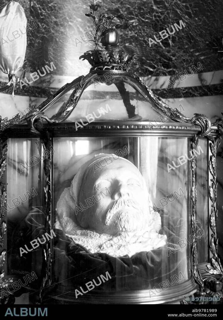 Diciembre 1922. Mascarilla del insigne bacteriólogo Louis Pasteur.