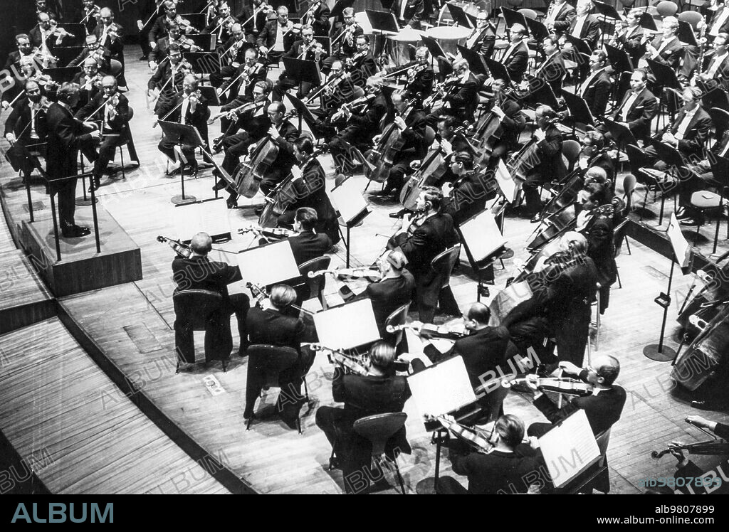 Leonard bernstein, vienna philharmonic, new york ensemble's pension fund concert, 1967.