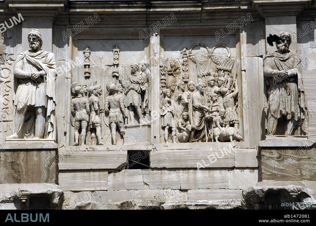 ARTE ROMANO. ITALIA. ARCO DE CONSTANTINO. Arco triunfal erigido en el siglo IV por el Senado en honor del emperador Constantino, tras su victoria sobre Majencio en el Puente Milvio (313). Detalle de un RELIEVE. ROMA.