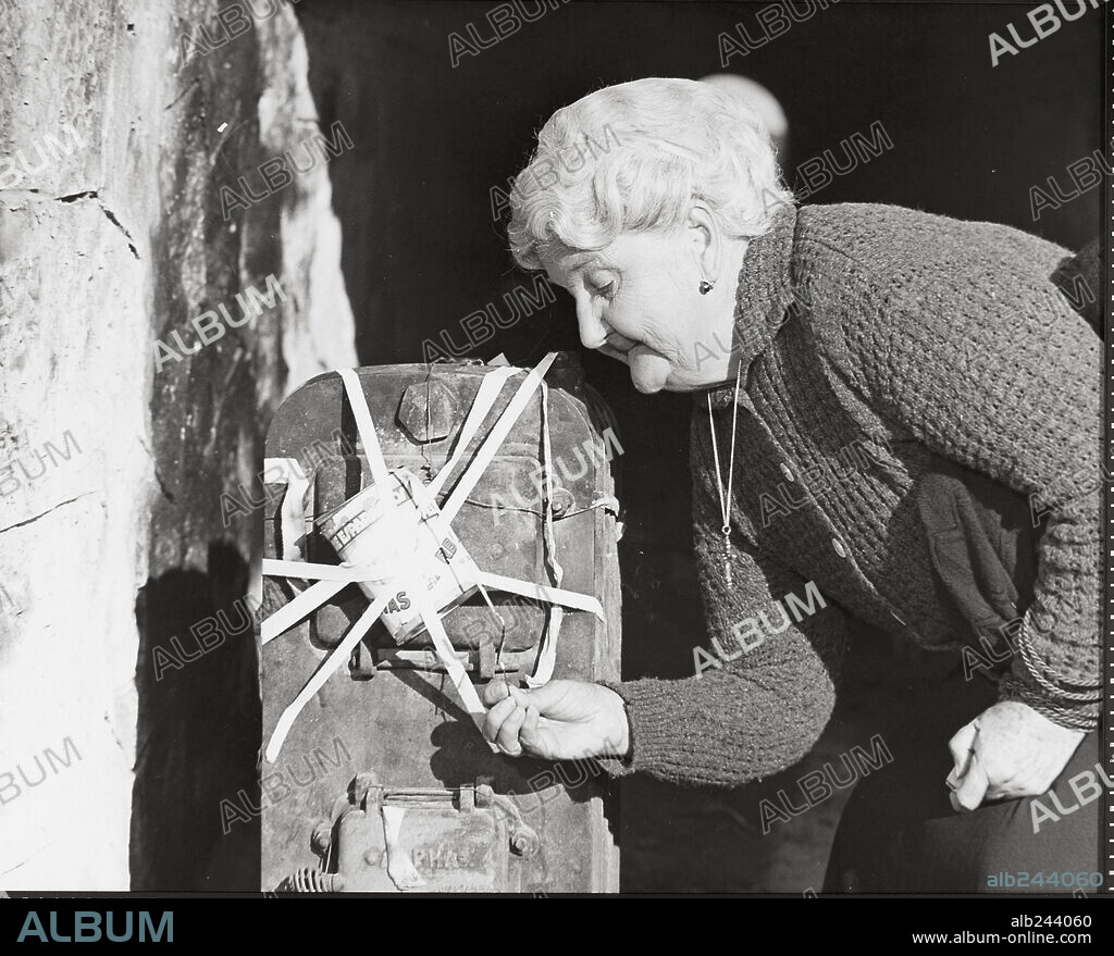 SARA GARCIA en LOS DINAMITEROS, 1964, dirigida por JUAN ATIENZA. Copyright AGATA FILMS/FILMS COLUMBUS.