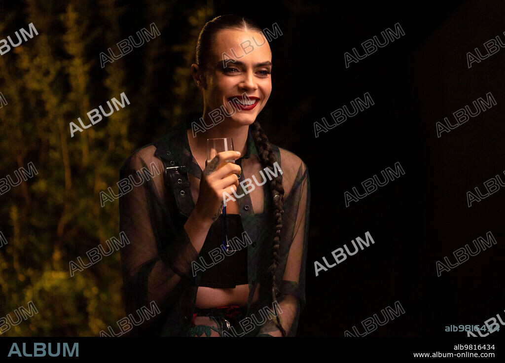 CARA DELEVINGNE en PLANET SEX CON CARA DELEVINGNE, 2022 (PLANET SEX WITH CARA DELEVINGNE), dirigida por ANA VESELIC, DANIELA CARSON y JESSICA CHERMAYEFF. Copyright Naked Television.