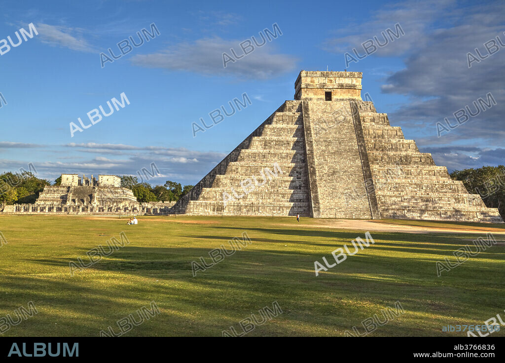 El Castillo (Pyramid of Kulkulcan), Chichen Itza, UNESCO World Heritage Site, Yucatan, Mexico, North America.