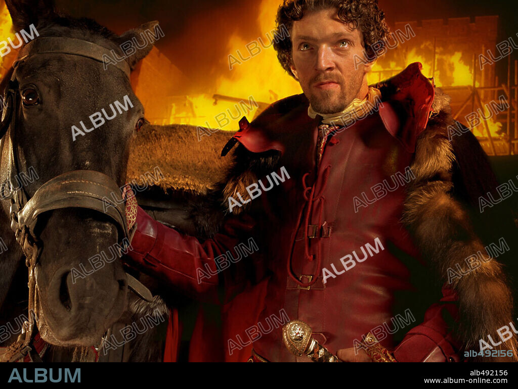 VINCENT CASSEL en EL MISTERIO DE WELLS, 2003 (THE RECKONING), dirigida por PAUL MCGUIGAN. Copyright PARAMOUNT CLASSICS.
