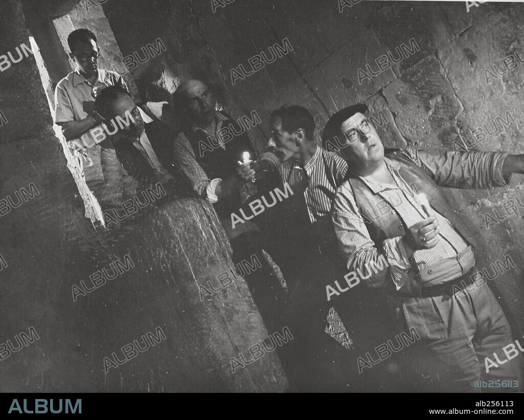 ANTONIO RIQUELME, FELIX FERNANDEZ y MANOLO MORAN en AQUI HAY PETROLEO!, 1956. Copyright ASTURIAS FILMS.