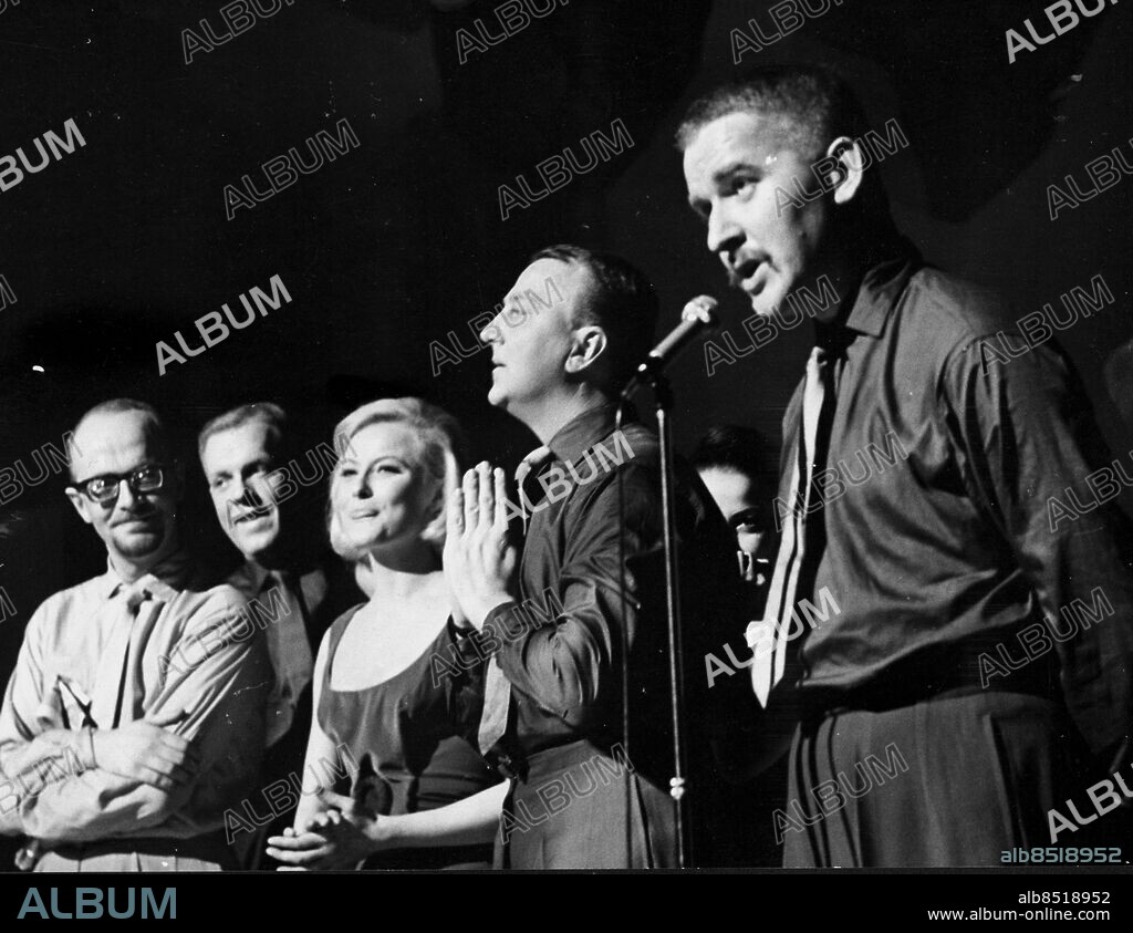 STOCKHOLM 1962. Lasse O'Månsson, Tage Danielsson, Monica Zetterlund, Mille Schmidt och Hasse Alfredson i revyn "Gröna Hund" på Gröna Lund . Foto: Pressens Bild / TT / Kod 194.