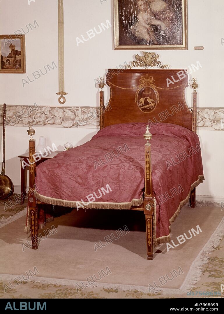 DORMITORIO CON CAMA IMPERIO CON COPETE DE BRONCE PRIMER CUARTO DEL SIGLO XIX-MADERA BRONCE Y MARQUETERIA.