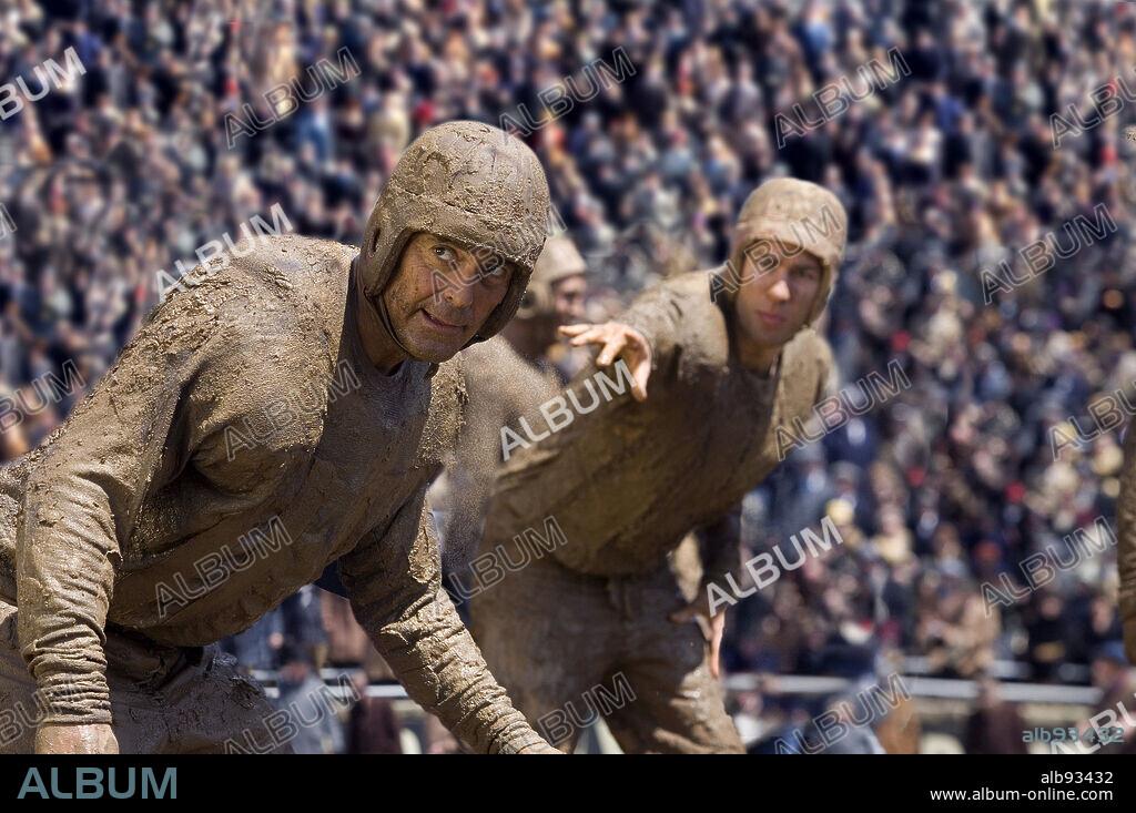 GEORGE CLOONEY und JOHN KRASINSKI in LEATHERHEADS, 2008, unter der Regie von GEORGE CLOONEY. Copyright CASEY SILVER PRODUCTIONS/OUTLAW PROD/SMOKE HOUSE / GORDON, MELINDA SUE.