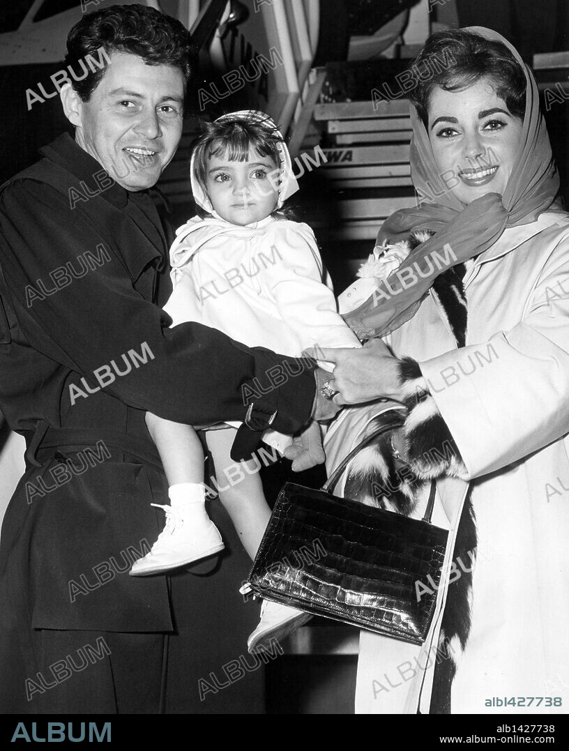 Oct. 28, 1959 - New York, NY, USA; Actress ELIZABETH TAYLOR with husband EDDIE FISHER and her 2 year-old daughter Liza in New York. 28/10/1959