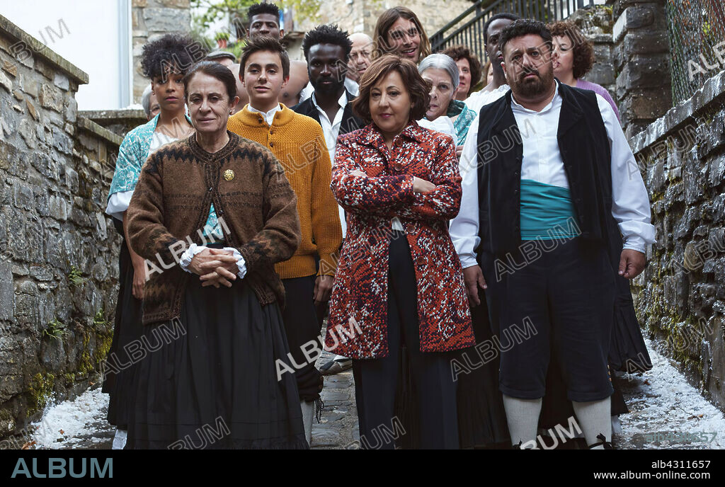 CARMEN MACHI, JON KORTAJARENA y PEPON NIETO en LO NUNCA VISTO, 2019, dirigida por MARINA SERESESKY. Copyright TANDEM CINEMATOGRAFICA / PAVON, MANOLO.