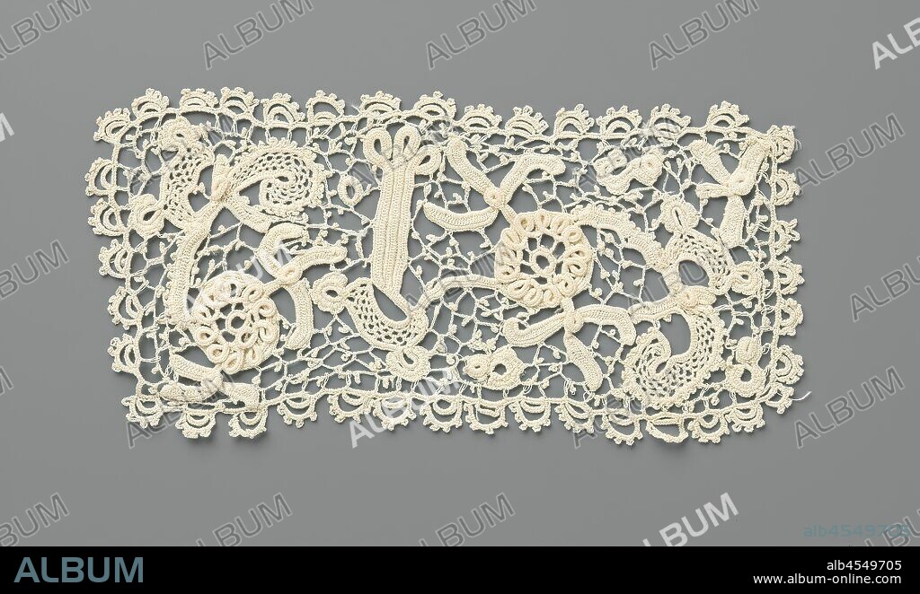 Crochet lace cuff with round flowers and elongated calyx flowers, Natural Irish crochet lace cuff. Rectangular model. Pattern with two round flowers and two elongated calyx flowers. The cuff is finished all around with a scalloped edge of double bows, with picots on the outer bows., anonymous, Netherlands (possibly), c. 1900 - c. 1910, cotton (textile), h 10.5 cm Ã— w 20 cm.