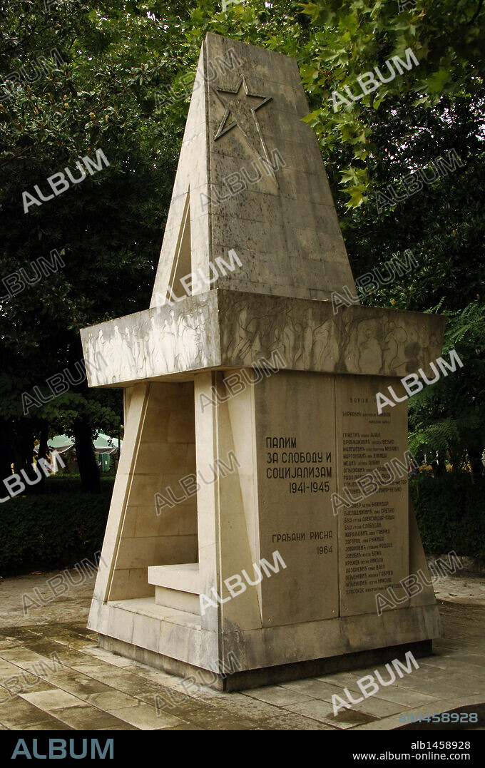 MONTENEGRO. RISAN. Vista de un MONUMENTO COMUNISTA.